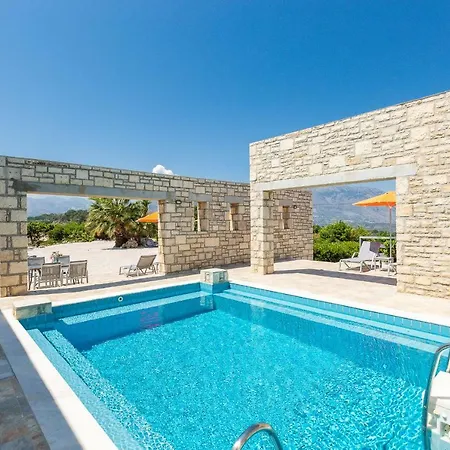 Villa Ypsilon